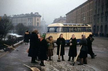 Уборка Исаакиевской площади. Март 1959 года.